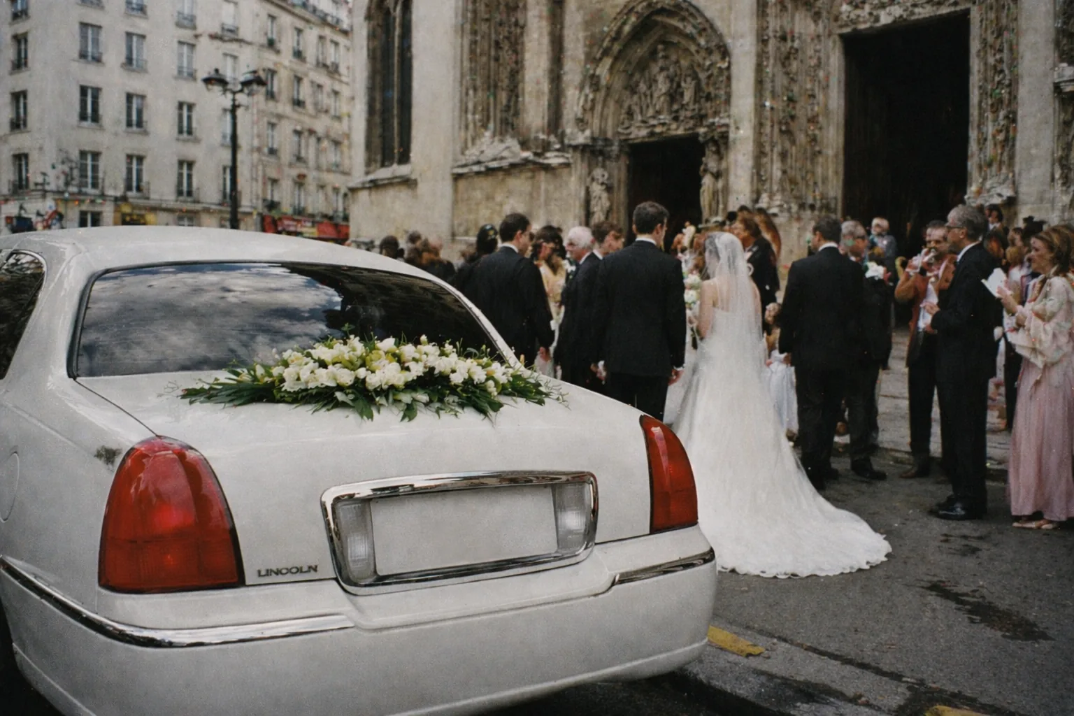 Lincoln Town Car limousine Paris — mariage cérémonie classique